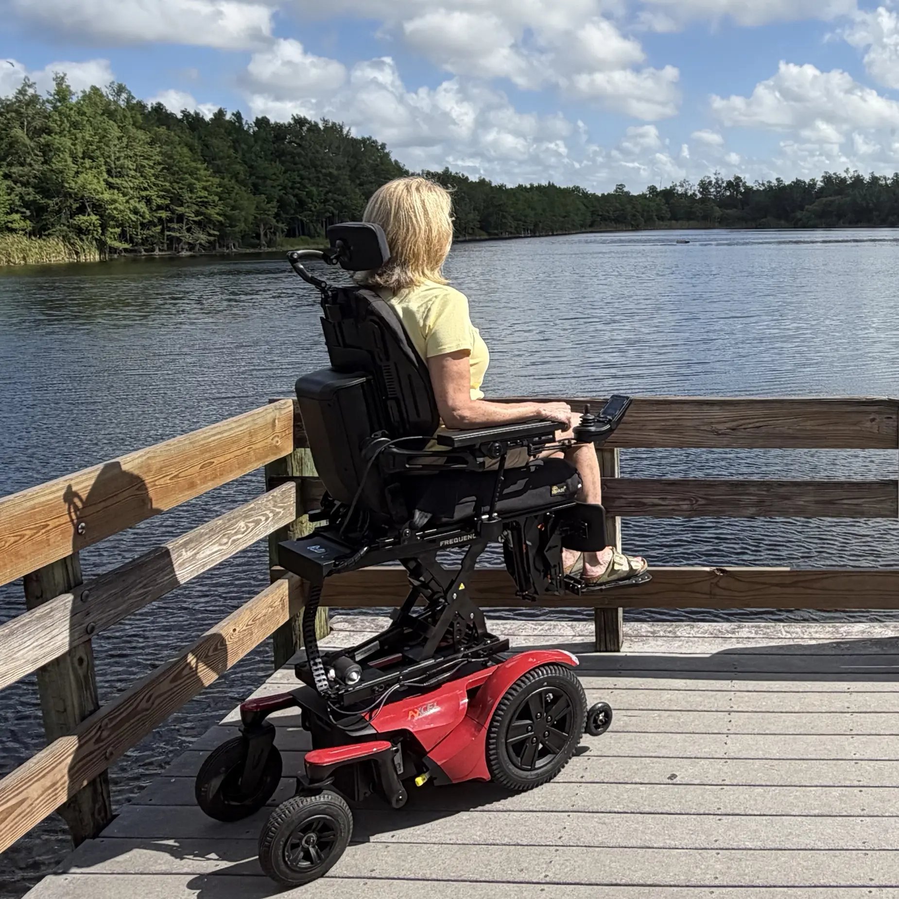 The Merits power wheelchair AXCEL Narrow.